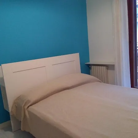 アパート The House On The *