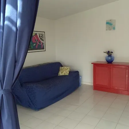 The House On The Джардини-Наксос