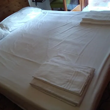 The House On The アパート