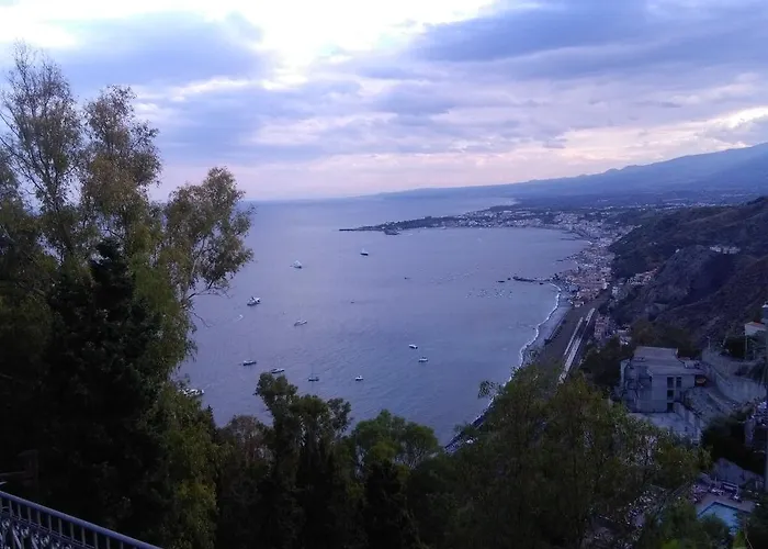 The House On The アパート